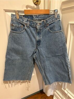 Vintage Levi’s 560 Loose Fit Women’s Denim Shorts. 100% Cotton. Made in US